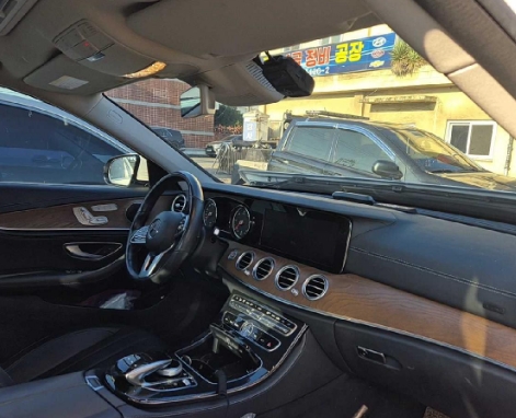 2019 Mercedes-Benz E220 d, photograph 3