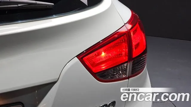 2011 Hyundai Tucson Diesel 2WD LX20, photograph 1
