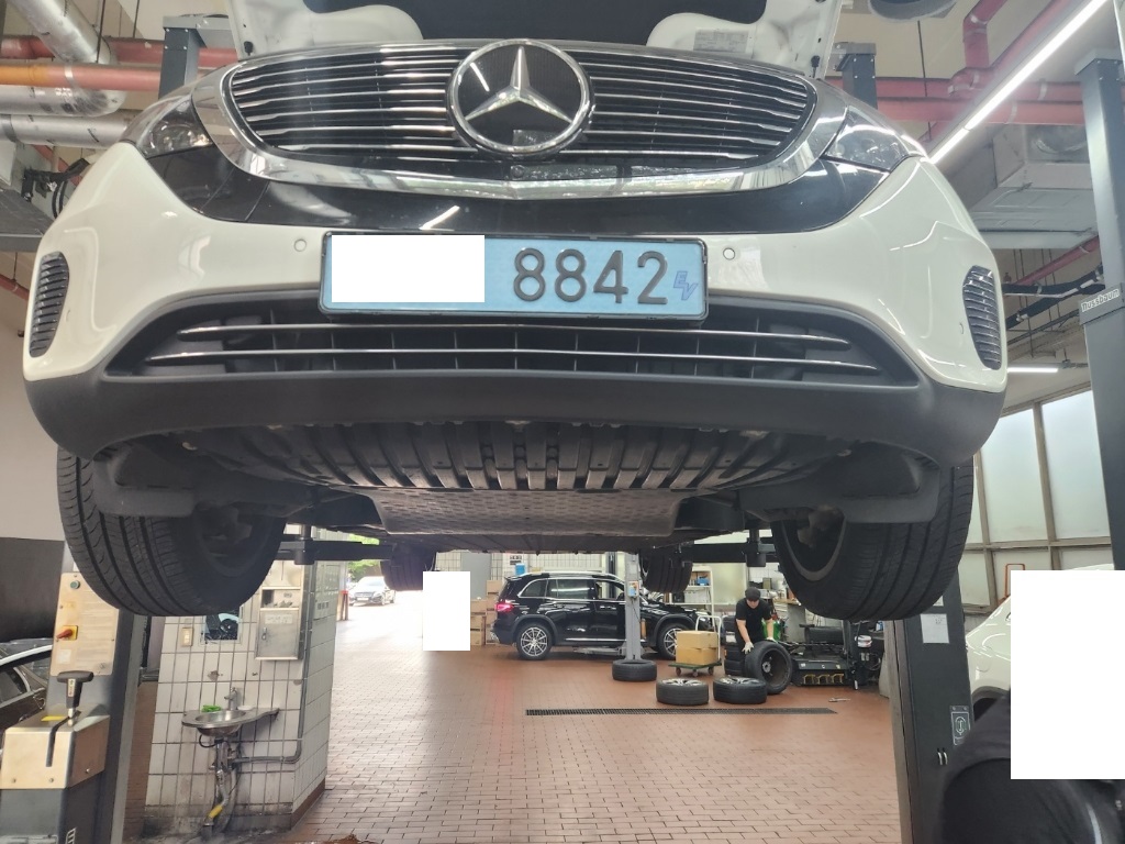 2020 Mercedes-Benz Benz EQC 400 4MATIC, photograph 1