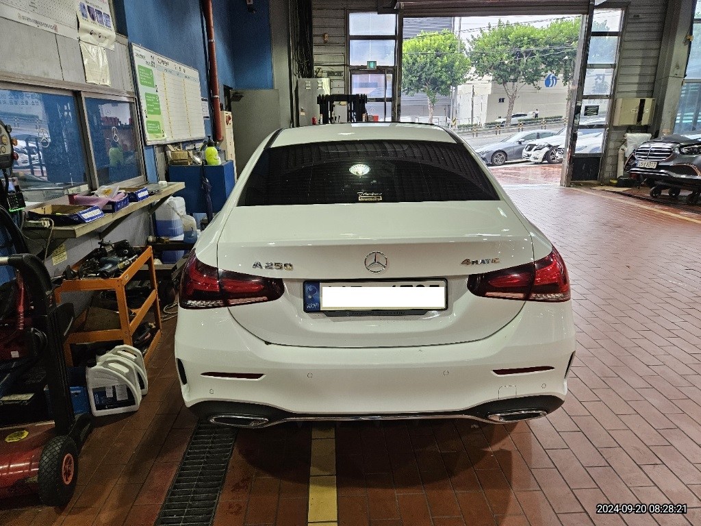 2023 Mercedes-Benz A250 4MATIC, photograph 1