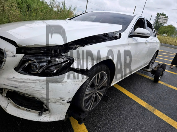 2020 Mercedes-Benz E220 d, photograph 3