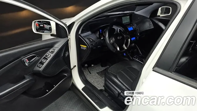 2011 Hyundai Tucson Diesel 2WD LX20, photograph 5