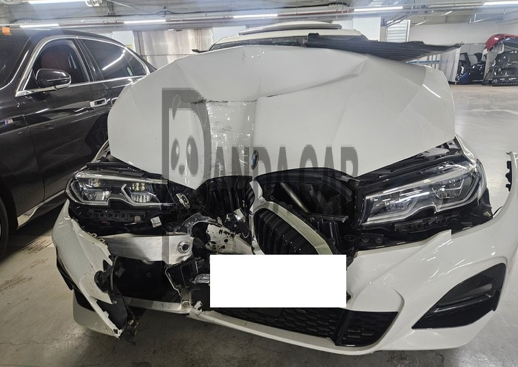 2020 BMW 330e, photograph 4