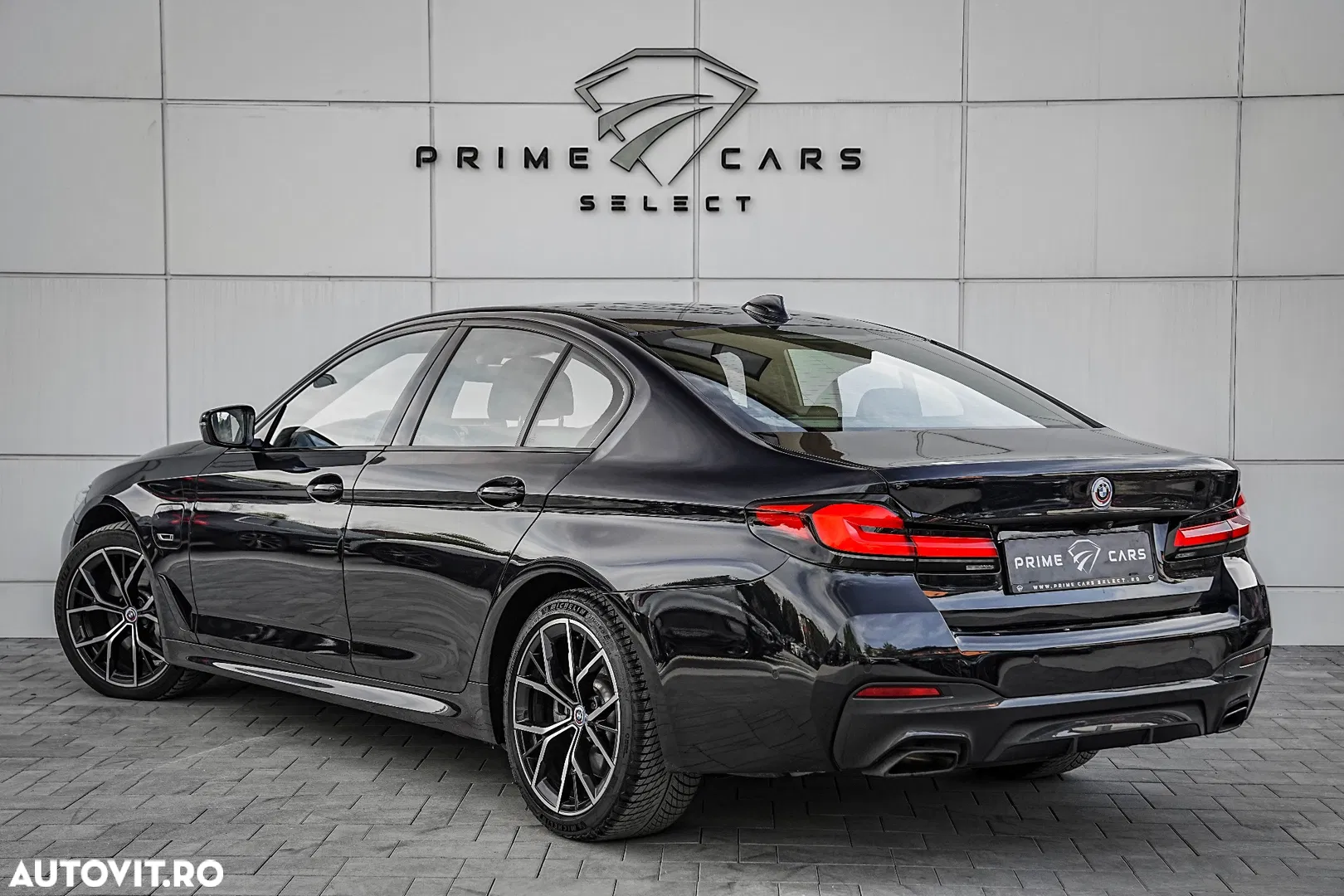 2022 BMW Seria 5 545e xDrive Aut. M Sport Edition, photograph 4