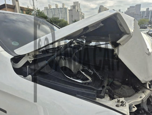 2019 Mercedes-Benz GLC350 e 4Matic, photograph 3