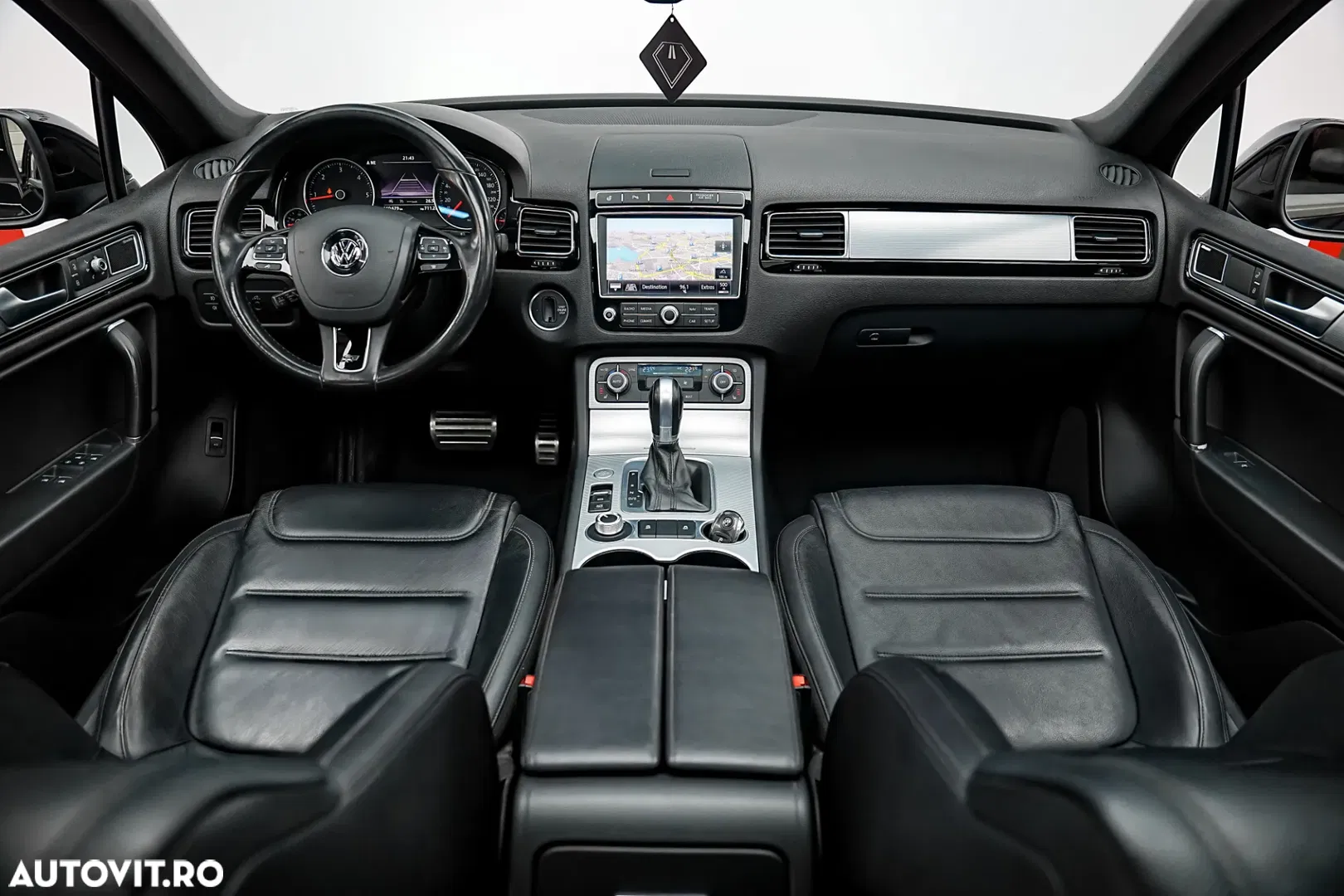 2016 Volkswagen Touareg 3.0 V6 TDI SCR Blue Motion DPF Automatik Executive Edition, photograph 2