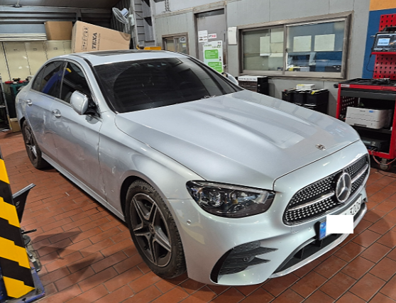 2023 Mercedes-Benz E250, photograph 3