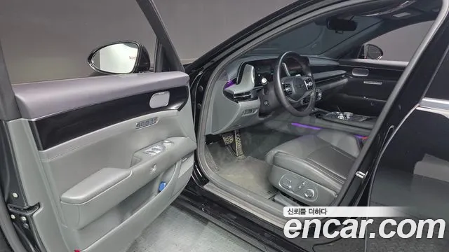 Genesis G90 Gasoline 3.5 Turbo AWD — photo 1 of 37