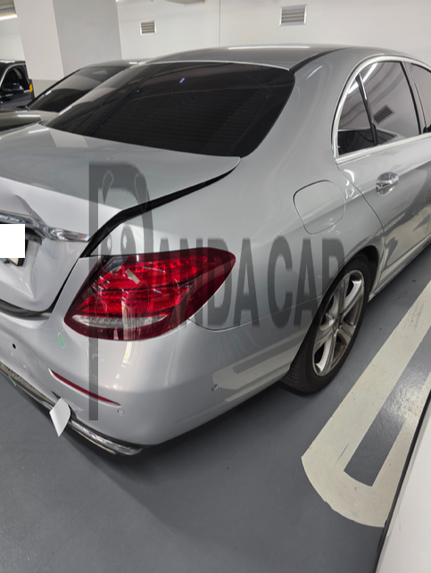 2017 Mercedes-Benz E200, photograph 3