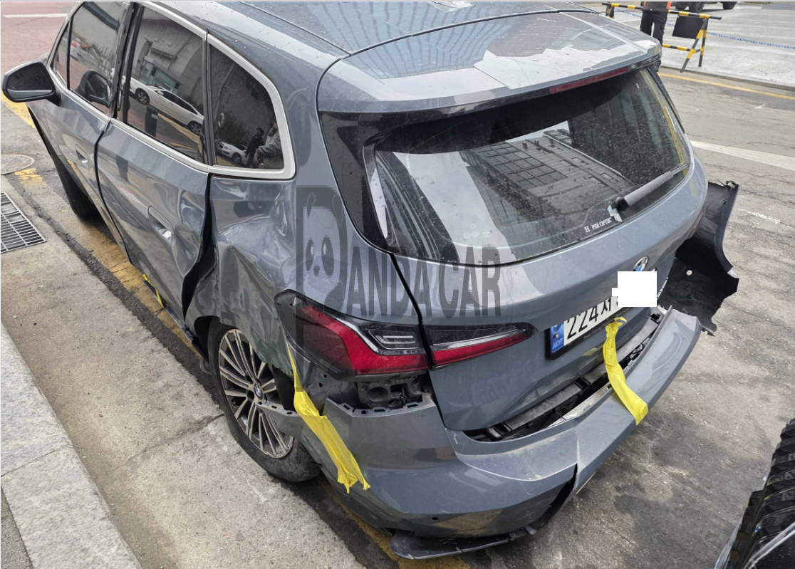 2023 BMW 218d Active Tourer, photograph 2