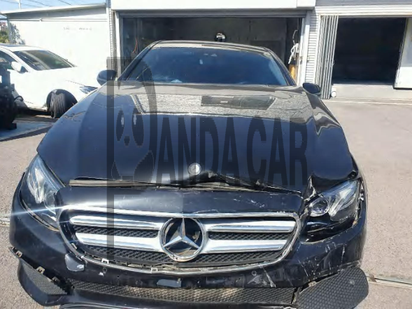 2017 Mercedes-Benz E300, photograph 1