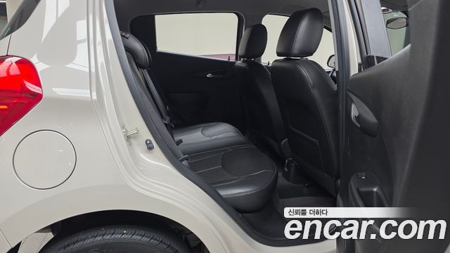 2016 ChevroletGMDaewoo Spark LT, photograph 11