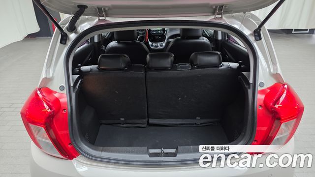 2016 ChevroletGMDaewoo Spark LT, photograph 8