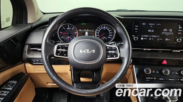 2022 Kia Canival 9-Seater Prestige, photograph 2