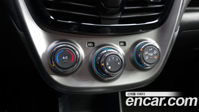 2015 ChevroletGMDaewoo Spark LT, photograph 2
