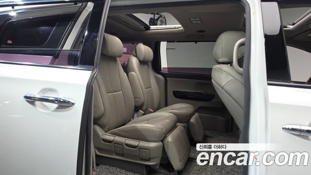 2016 Kia Canival 7-seater Limousine, photograph 5