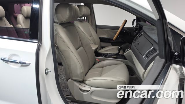 2016 Kia Canival 7-seater Limousine, photograph 7