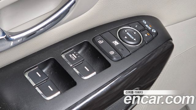 2016 Kia Canival 7-seater Limousine, photograph 2
