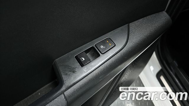 2022 Kia Niro Signature, photograph 2