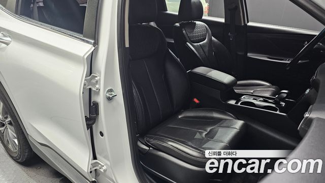 2020 Hyundai Santafe Diesel 2.0 2WD, photograph 2