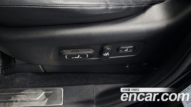 2022 Kia Mohave Diesel 3.0 4WD 7-Seater, photograph 2