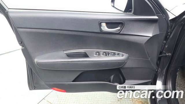 2017 Kia K5 2.0 MX, photograph 9