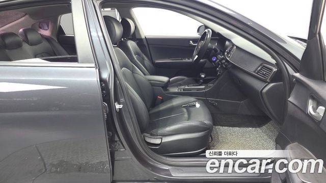 2017 Kia K5 2.0 MX, photograph 2