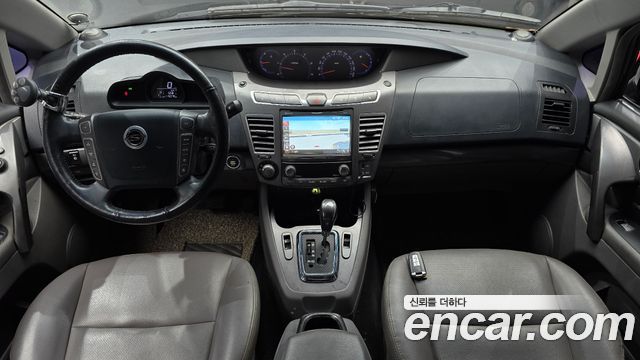 2014 KG_Mobility_Ssangyong KORANDO 4WD GT 9-seater, photograph 3