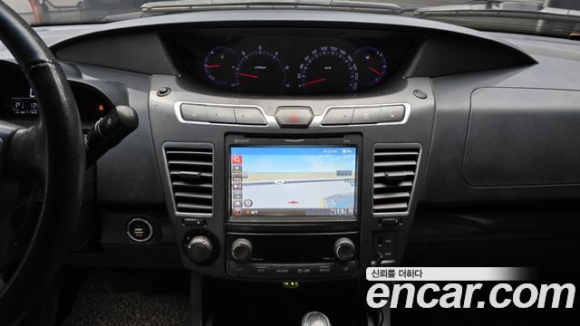2014 KG_Mobility_Ssangyong KORANDO 4WD GT 9-seater, photograph 9
