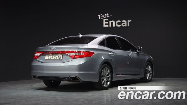 2014 Hyundai Grandeur HG240 Modern, photograph 9