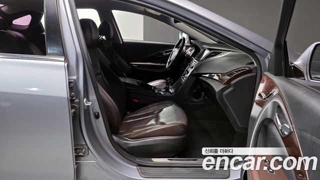 2014 Hyundai Grandeur HG240 Modern, photograph 10