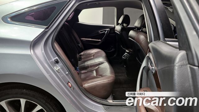 2014 Hyundai Grandeur HG240 Modern, photograph 3