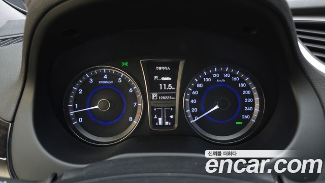 2014 Hyundai Grandeur HG240 Modern, photograph 11