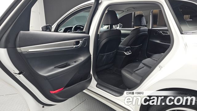 2022 Hyundai Grandeur 2.5, photograph 2