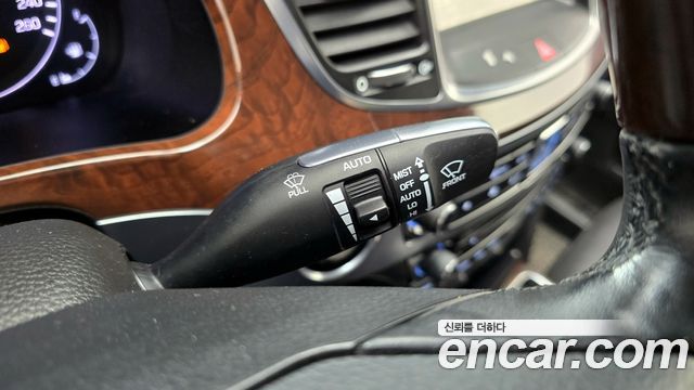 2013 Hyundai Equus VS380, photograph 1