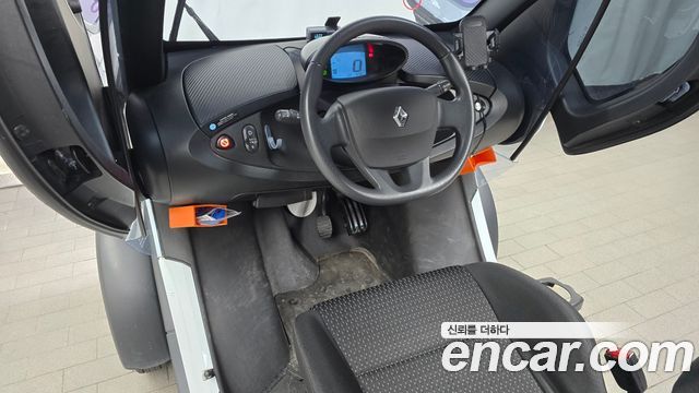 2017 Renault-KoreaSamsung Twizy Intens(2-seater), photograph 3