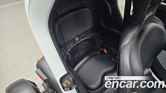 2020 Renault-KoreaSamsung Twizy Life(2-Seater), photograph 6