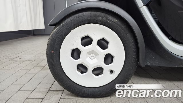 2020 Renault-KoreaSamsung Twizy Life(2-Seater), photograph 12