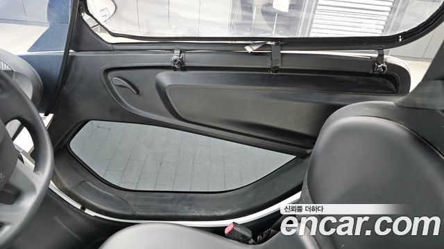 2020 Renault-KoreaSamsung Twizy Life(2-Seater), photograph 7