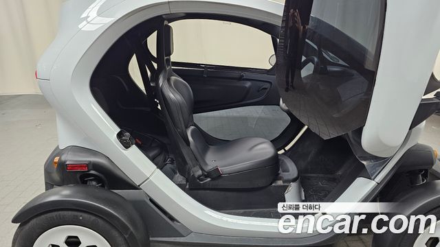 2020 Renault-KoreaSamsung Twizy Life(2-Seater), photograph 9