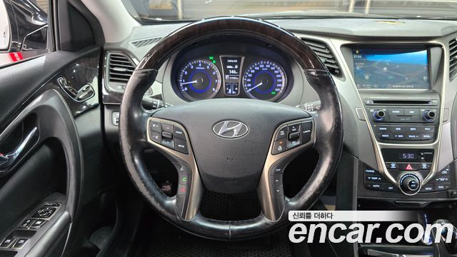 2014 Hyundai Grandeur HG240 Modern, photograph 5