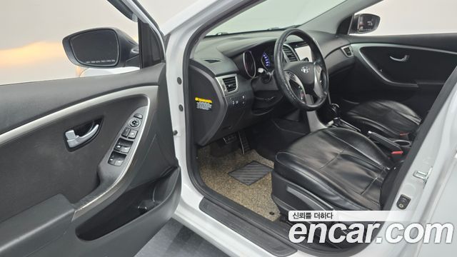 2012 Hyundai i30 Diesel 1.6 VGT Unique, photograph 2