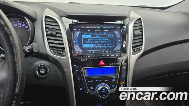 2012 Hyundai i30 Diesel 1.6 VGT Unique, photograph 3