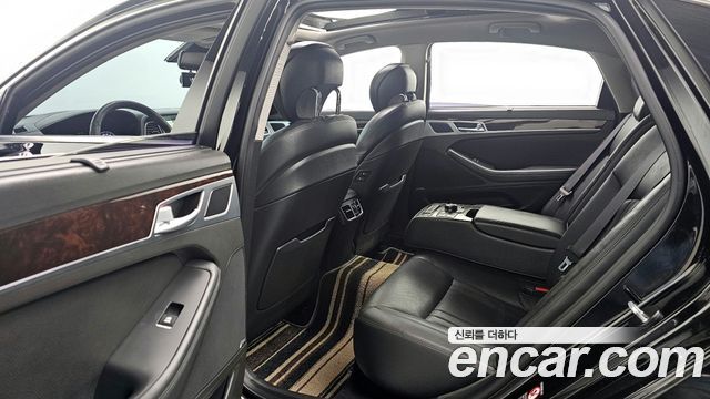 2015 Hyundai Genesis G380 Exclusive AWD, photograph 6