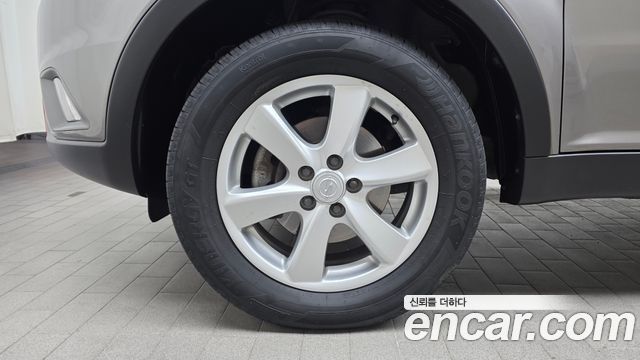 2012 KG_Mobility_Ssangyong KORANDO Chic 2WD, photograph 8