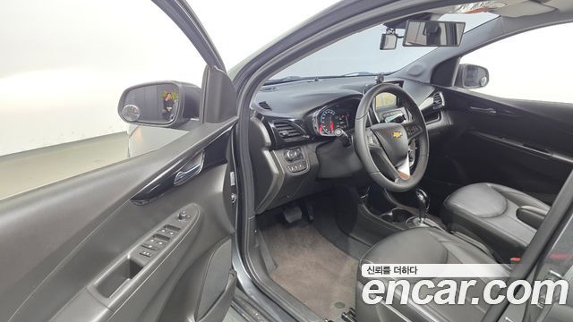2016 ChevroletGMDaewoo Spark LTZ, photograph 4