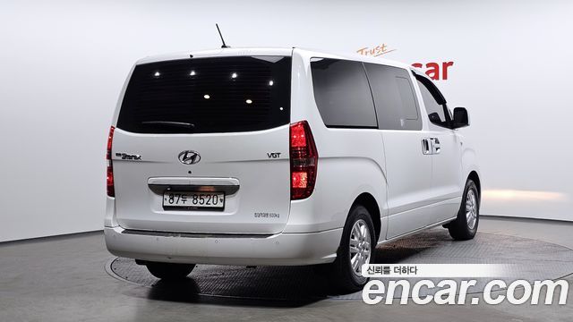 2016 Hyundai Starex 5-Seater VAN, photograph 12