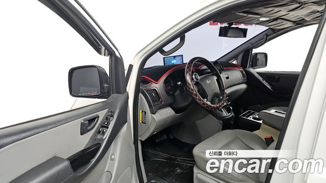 2016 Hyundai Starex 5-Seater VAN, photograph 7