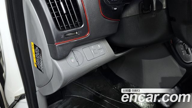 2016 Hyundai Starex 5-Seater VAN, photograph 9
