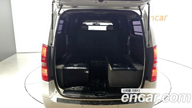 2016 Hyundai Starex 5-Seater VAN, photograph 5